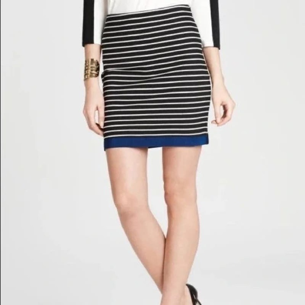 3/$25 Ann Taylor Striped Mini Skirt 6 Pencil Stretch Ponte Knit Black White Blue